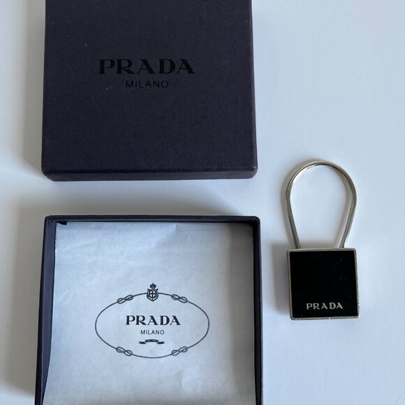 Prada logo keychain - Picture 2 of 6